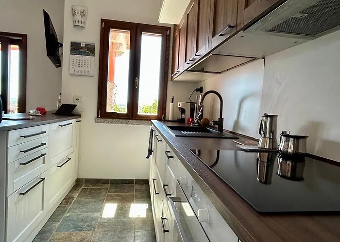 Villa Con Giardino E Spettacolare Vista Mare A Porto San Paolo (Sardinia)