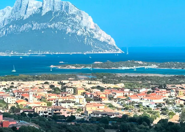 Con Giardino E Spettacolare Vista Mare A Porto San Paolo (Sardinia)